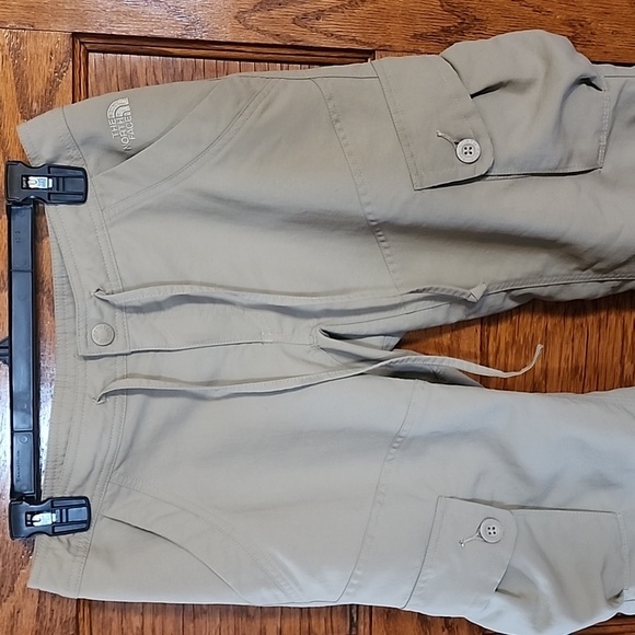 The north‎ face Capris - Picture 2 of 8